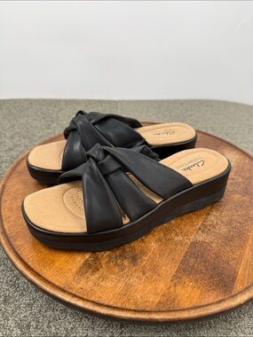 Clarks Sandals Wm 8.5 M Black Clara Puffy Knotted Slide Platform Comfort